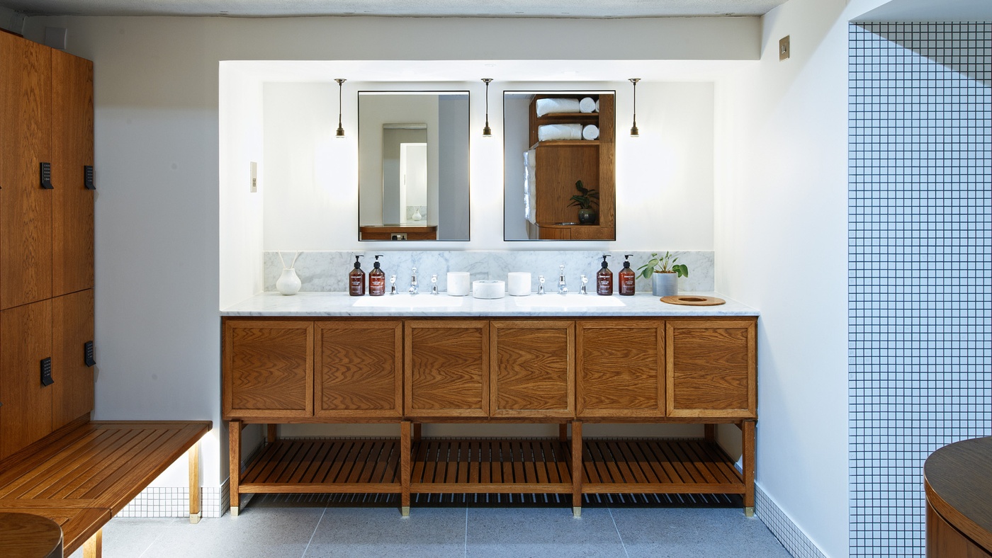 Gym Changing Room: Mortimer House Members Club with Gym, Fitzrovia London