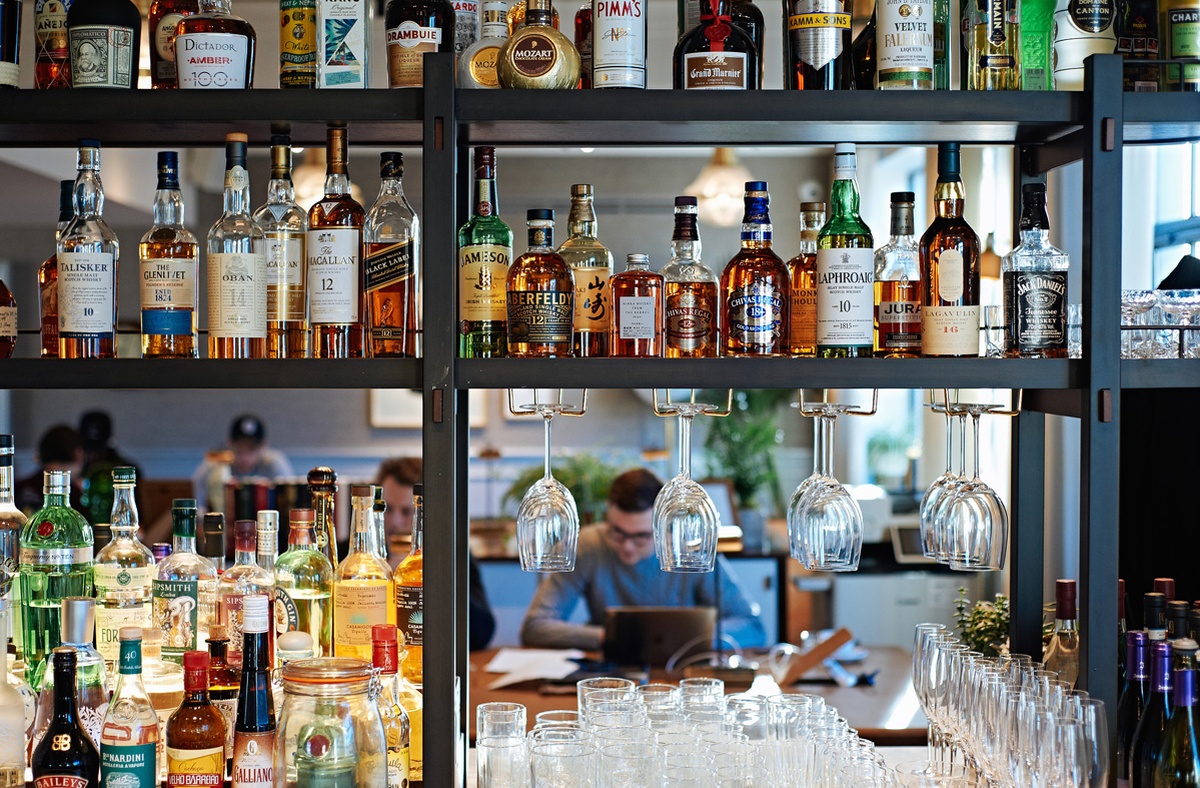 Living Room Bar at Mortimer House, Maslow's Fitzrovia
